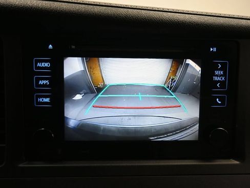 Used 2016 Toyota Sienna XLE FWD image 18