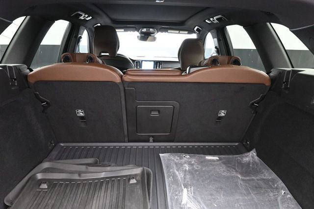 Used 2024 Volvo XC60 B5 Plus w/ Protection Package Premier AWD/4WD image 30