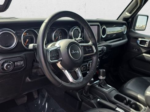 Used 2022 Jeep Wrangler Unlimited Sahara AWD/4WD image 15