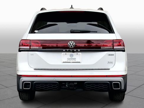 New 2026 Volkswagen Atlas Peak Edition AWD/4WD image 4