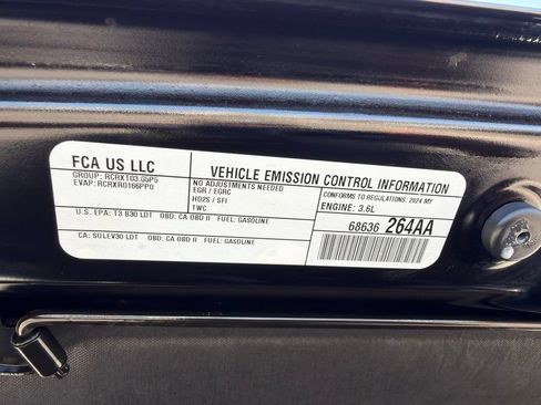 Used 2024 Jeep Gladiator Sport AWD/4WD image 30