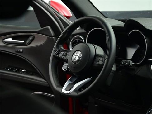 Used 2022 Alfa Romeo Stelvio Ti image 46