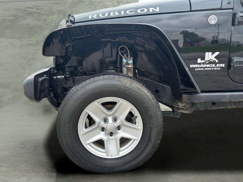 Used 2015 Jeep Wrangler Unlimited Rubicon w/ Dual Top Group AWD/4WD image 33