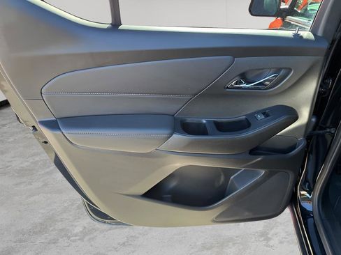 Used 2023 Chevrolet Traverse LT image 17