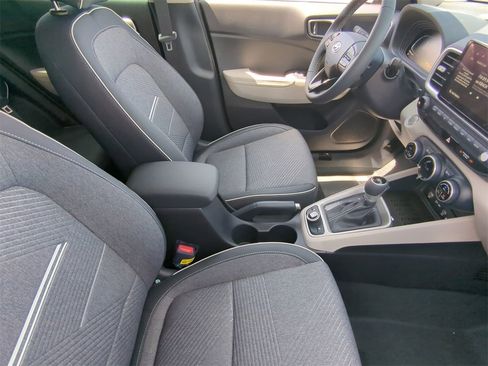 New 2025 Hyundai Venue Limited image 11