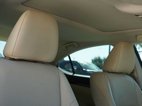 Used 2016 Lexus ES 300h w/ Premium Package w/Wood Trim FWD image 27
