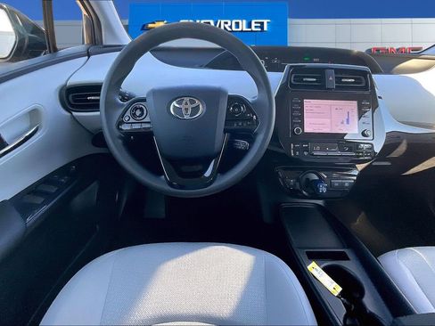 Used 2020 Toyota Prius LE image 8