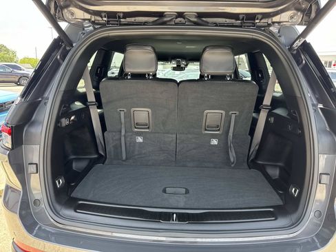Used 2024 Jeep Grand Cherokee L Limited RWD image 8