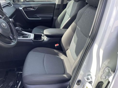 Used 2025 Toyota RAV4 XLE w/ Convenience Package image 28