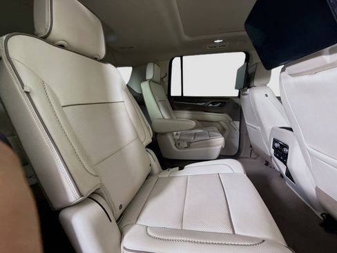 Used 2021 GMC Yukon XL Denali w/ Denali Premium Package image 27