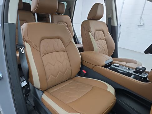 New 2026 Nissan Pathfinder Platinum image 10