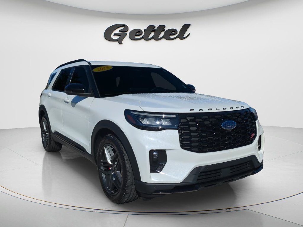 Used 2025 Ford Explorer ST AWD/4WD image 3