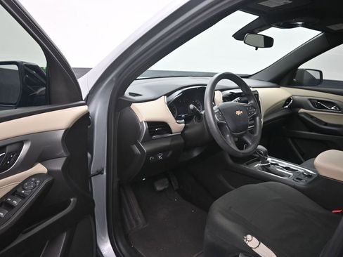 Used 2023 Chevrolet Traverse LS FWD image 9