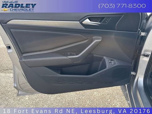 Used 2024 Volkswagen Jetta SE FWD image 18