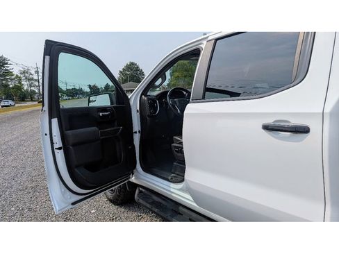 Used 2020 Chevrolet Silverado 1500 LT Trail Boss image 9