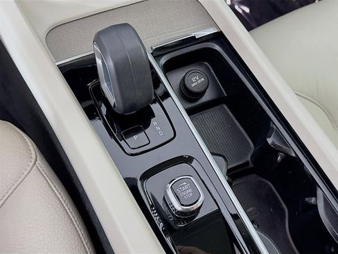 Used 2023 Volvo XC60 T8 Plus image 20