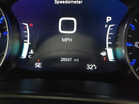 Used 2022 Chrysler Pacifica Limited w/ S Appearance Package image 23