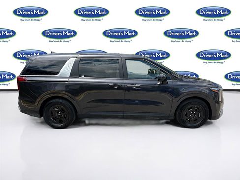 Used 2025 Kia Carnival FWD image 8