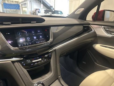 Used 2025 Cadillac XT6 Sport image 24