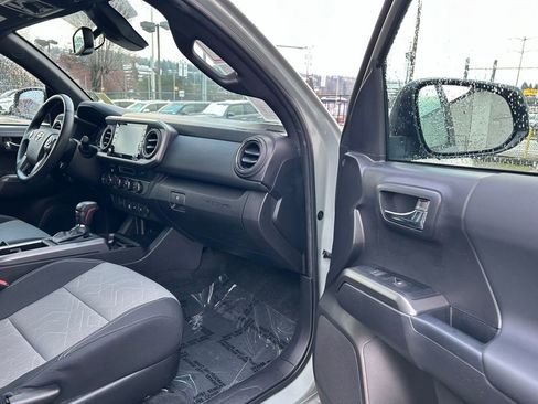 Certified 2023 Toyota Tacoma TRD Off-Road image 15