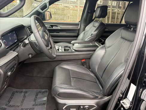 Used 2024 Jeep Wagoneer Series II w/ Flexible Seating Group AWD/4WD image 14