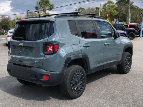 Used 2018 Jeep Renegade Latitude AWD/4WD image 3