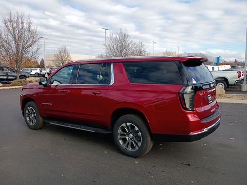 New 2026 Chevrolet Suburban LT image 13