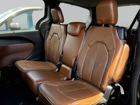 Used 2019 Chrysler Pacifica Limited w/ Advanced Safetytec Group FWD image 25