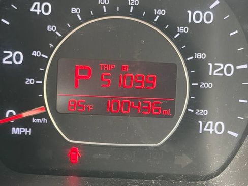 Used 2017 Kia Soul + FWD image 5