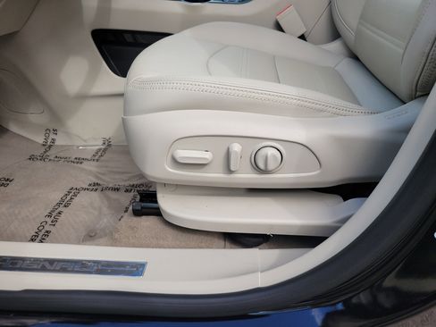 Used 2023 GMC Terrain Denali image 18