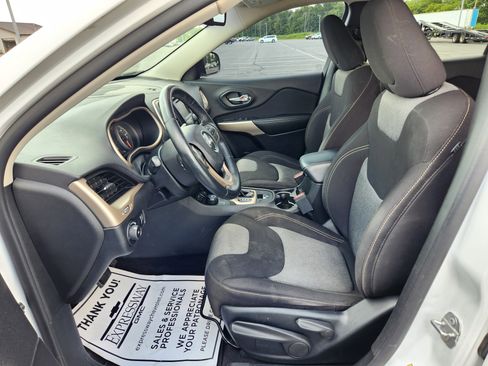 Used 2018 Jeep Cherokee Latitude w/ Altitude Package image 12