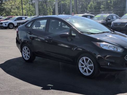Used 2019 Ford Fiesta SE w/ Equipment Group 201A FWD image 2