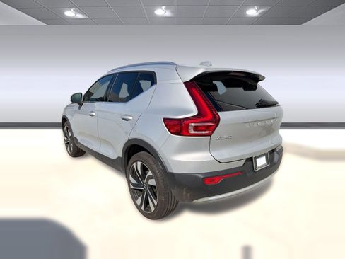 Used 2023 Volvo XC40 B5 Ultimate w/ Protection Package Premier image 3