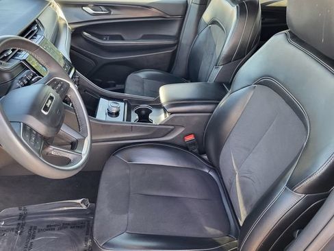 Certified 2024 Jeep Grand Cherokee Altitude AWD/4WD image 19