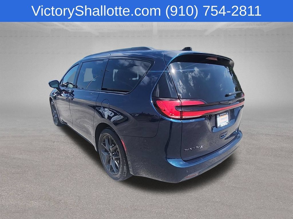 Used 2025 Chrysler Pacifica Limited FWD image 30