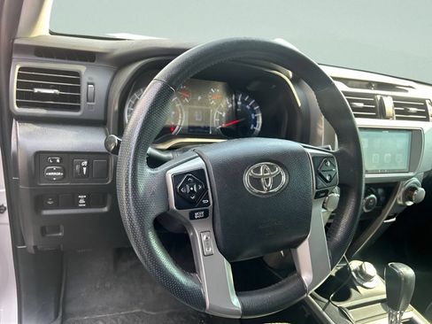 Used 2019 Toyota 4Runner SR5 AWD/4WD image 19