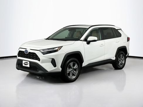Used 2022 Toyota RAV4 XLE w/ Convenience Package image 6