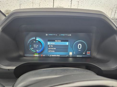 Used 2025 Ford F150 Lightning Platinum image 11