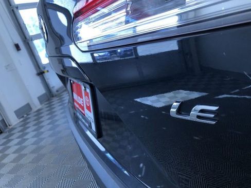 Used 2025 Toyota Corolla Cross LE image 8