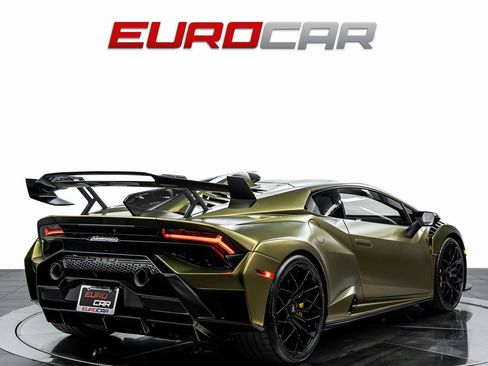 Used 2022 Lamborghini Huracan STO image 5