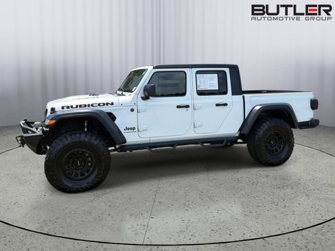 Used 2024 Jeep Gladiator Rubicon w/ Convenience Group AWD/4WD image 3