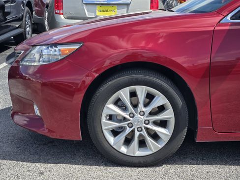 Used 2014 Lexus ES 300h w/ Luxury Package w/Bamboo Trim FWD image 9