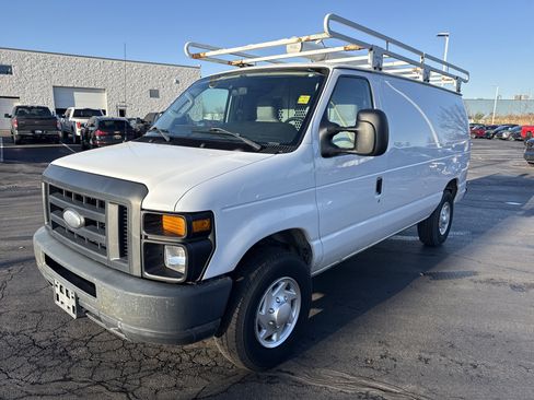 Used 2014 Ford E-250 and Econoline 250 image 2