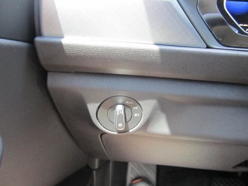 Used 2022 Volkswagen Jetta SE image 54