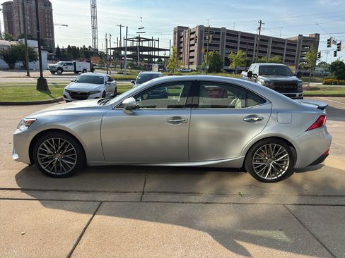 Used 2016 Lexus IS 200t RWD image 5