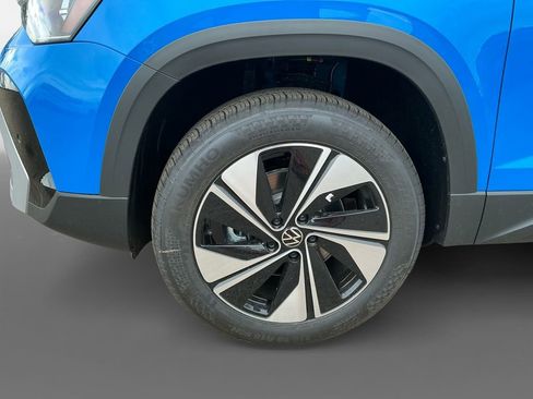 New 2025 Volkswagen Taos SE image 14