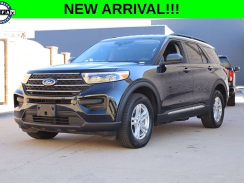 Used 2023 Ford Explorer XLT AWD/4WD image 1