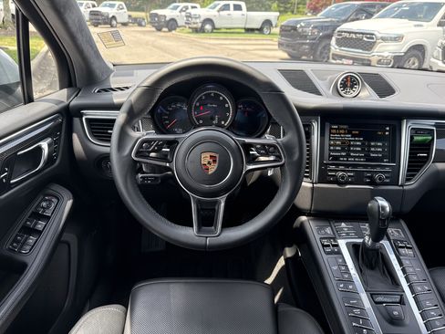 Used 2016 Porsche Macan Turbo AWD/4WD image 23