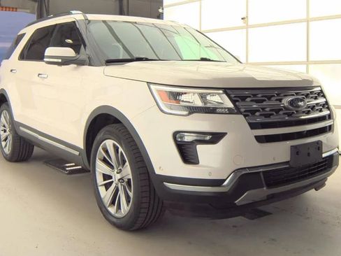 Used 2018 Ford Explorer Limited w/ Equipment Group 301A AWD/4WD image 2