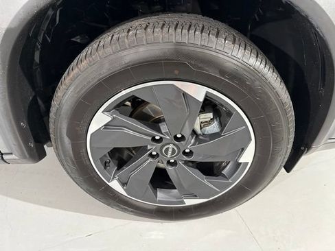 Used 2024 Nissan Rogue SV FWD image 13